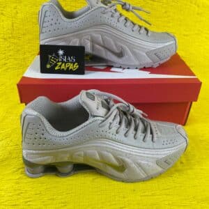 NIKE SHOX R4 23